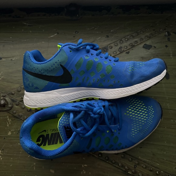 Nike “running” Shoes - Picture 2 of 5